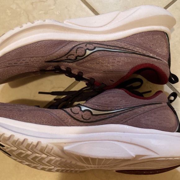 saucony form fit 4 size 7 barely used (worn 3 times to run errands) - Picture 3 of 8